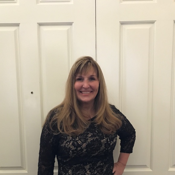 Meet your Posher, Debra - Picture 1 of 1